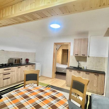 Hotel Хатинка Jaremče Esterno foto