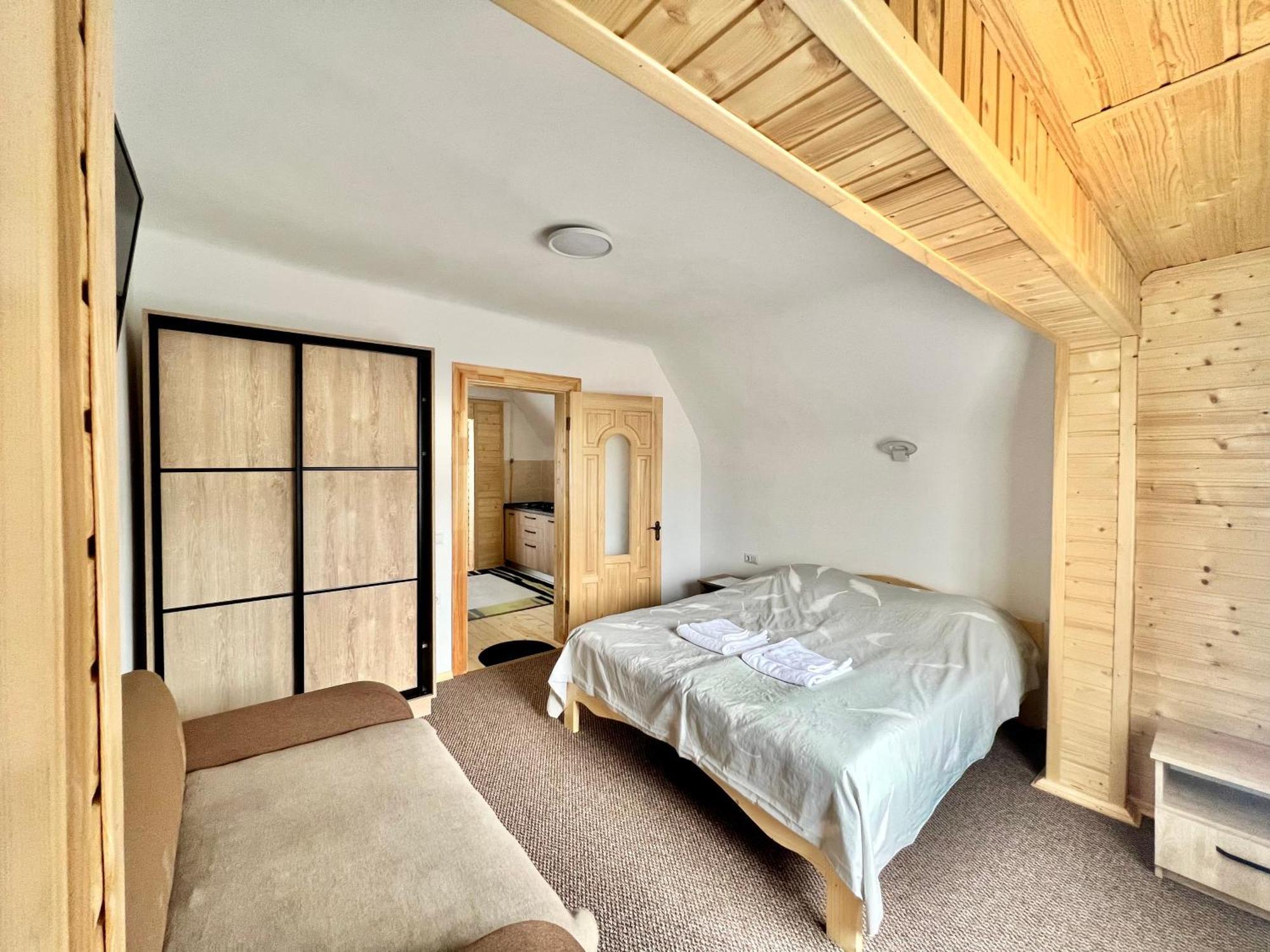 Hotel Хатинка Jaremče Esterno foto