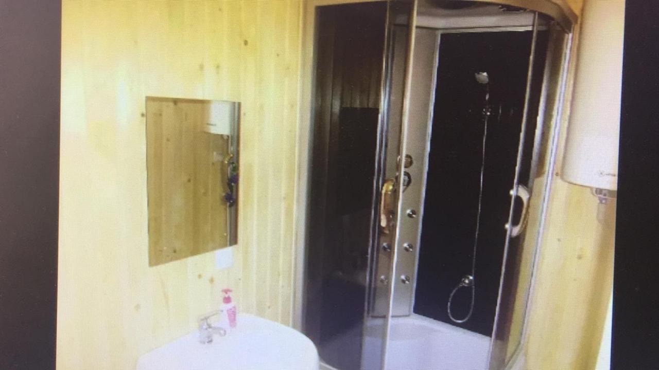 Hotel Хатинка Jaremče Esterno foto