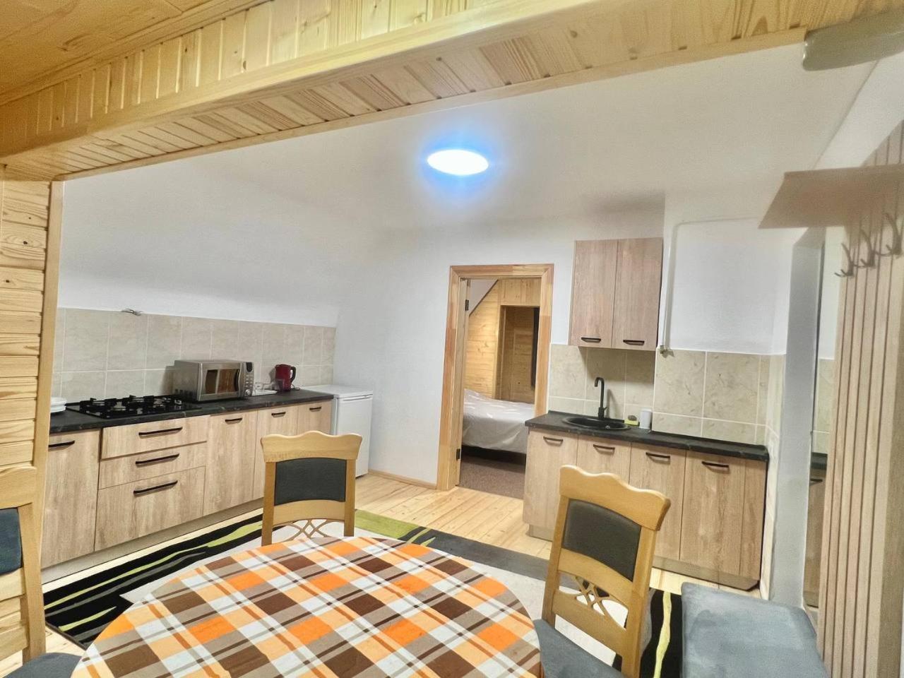 Hotel Хатинка Jaremče Esterno foto