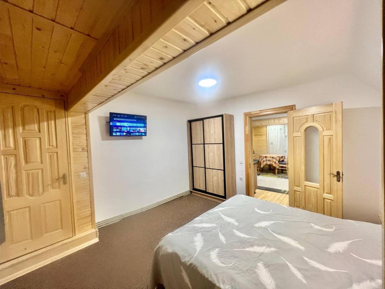 Hotel Хатинка Jaremče Esterno foto
