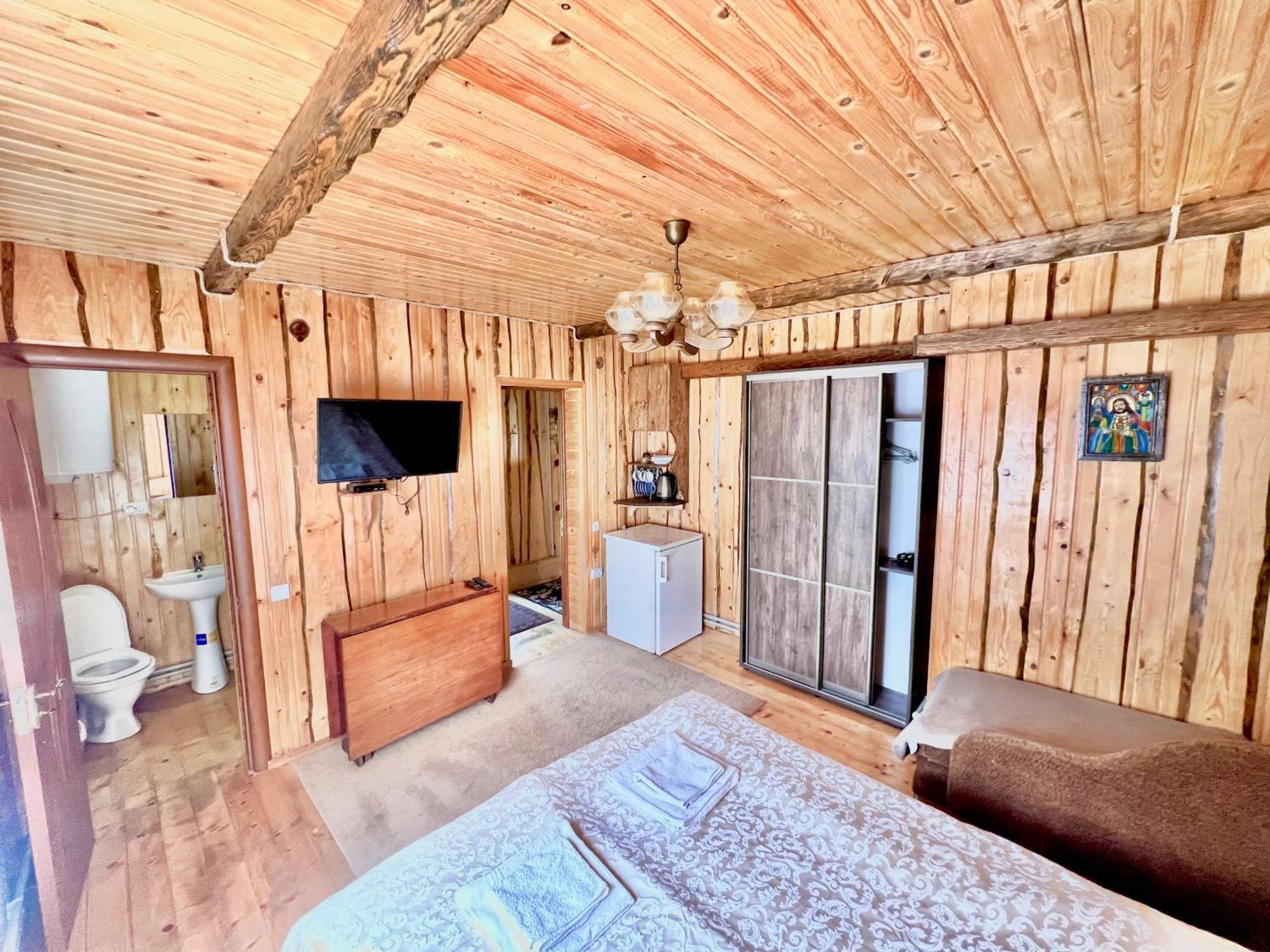Hotel Хатинка Jaremče Esterno foto