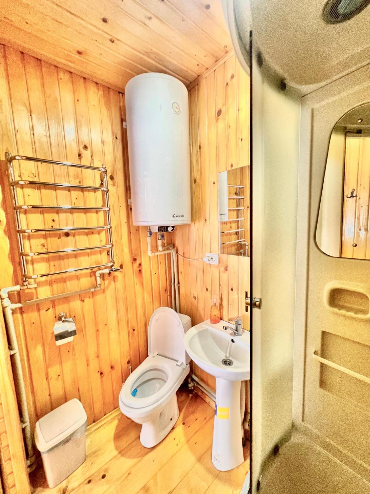 Hotel Хатинка Jaremče Esterno foto