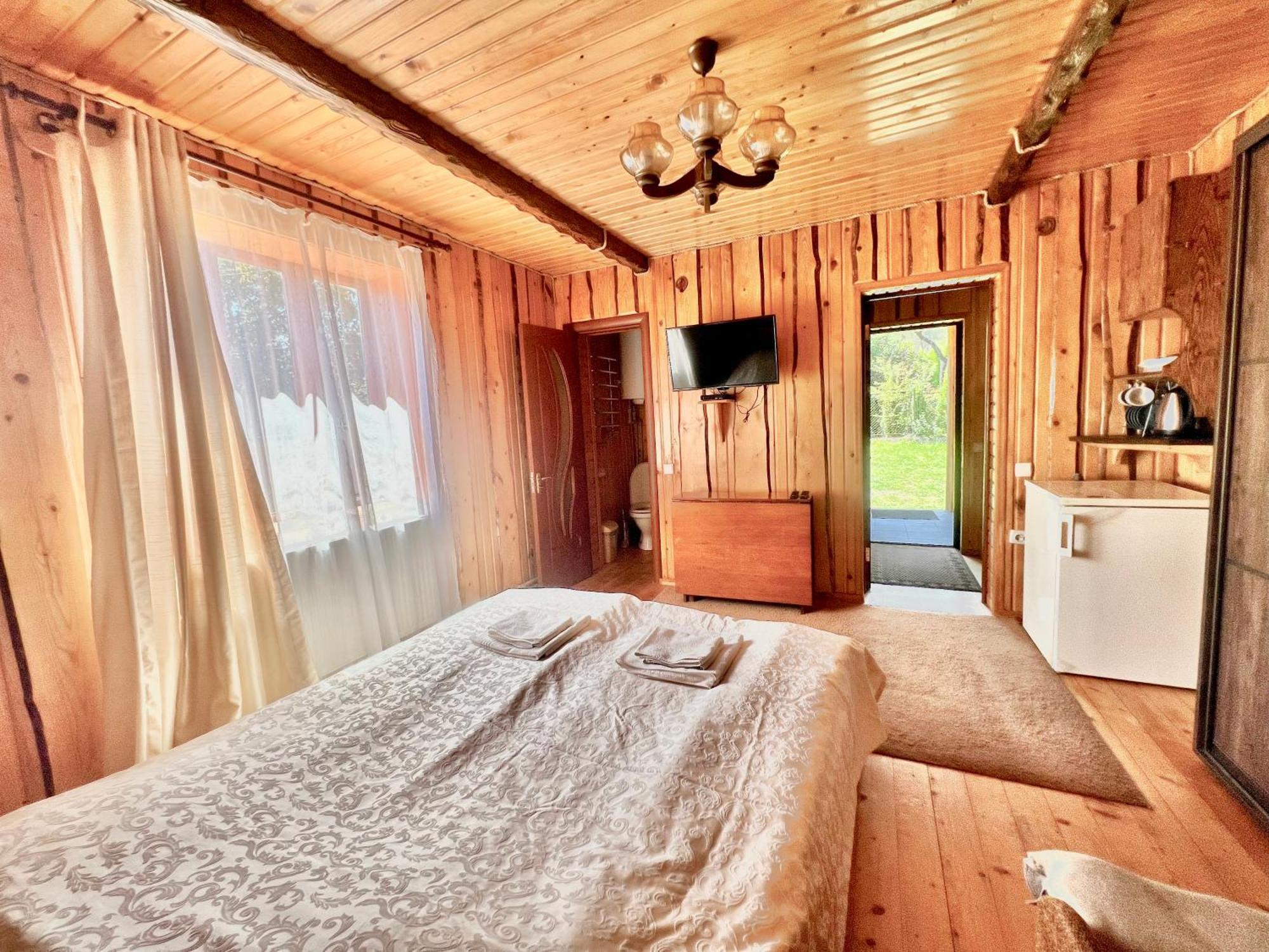 Hotel Хатинка Jaremče Esterno foto