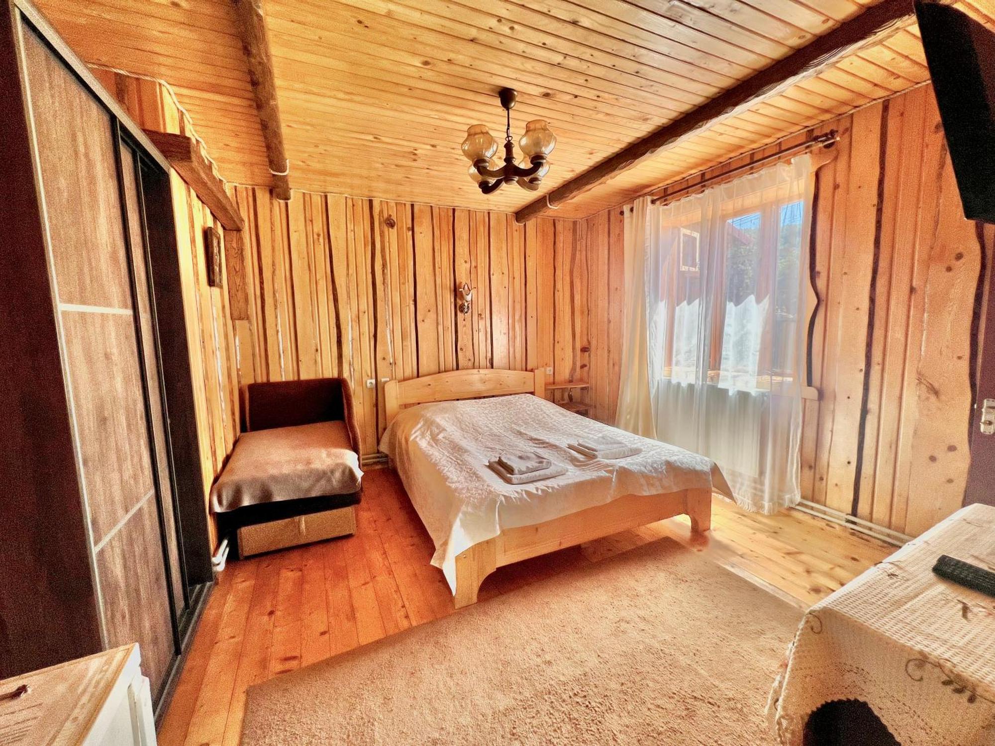 Hotel Хатинка Jaremče Esterno foto